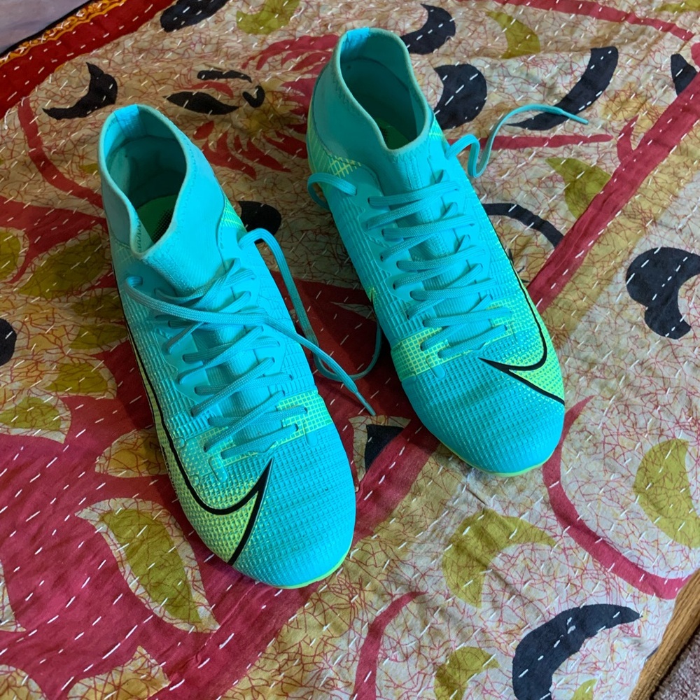 Turquoise Nike outdoor soccer cleats Size men’s 7.5/ women’s 9